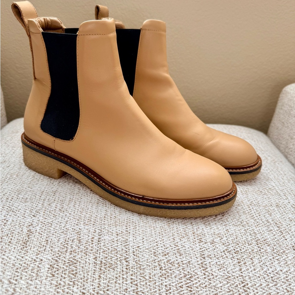 Everlane Women’s Chelsea Low Heeled Ankle Boots in Beige Size 8